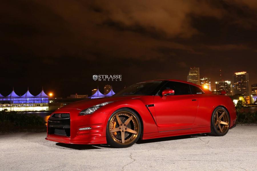  Nissan GT-R on Strasse Wheels 2015 года  (фото 6 из 12)